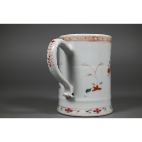 346 - An 18th century Chinese export famille rose mug, Qianlong period (1736-95) Qing dynasty, painted in ... 