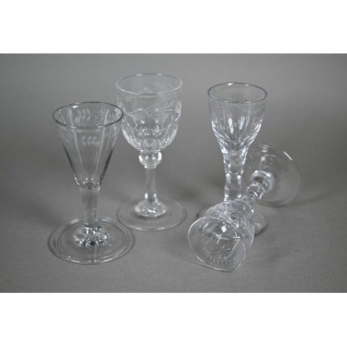 539 - A pair of German cordial glasses with cut and etched decoration, facetted stems and conical foot, 12... 