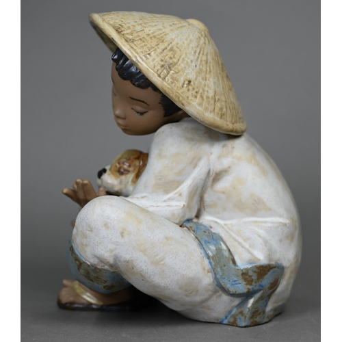 572 - Two boxed Lladro figures, 'Boy's Best Friend'/'Chinito con Perro', 12226, 20 cm high and 'Friendly S... 