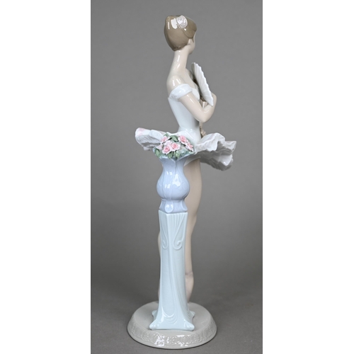 573 - Two boxed Lladro figures 'En Pointe'/'Capricho Espanol' 06371 and 'Aquarius'/'Horoscopo Acuarius' 06... 