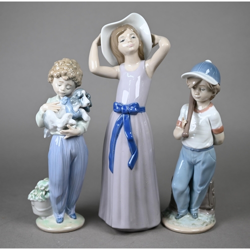 575 - Three boxed Lladro clowns - 'Littlest Clown' 5811, 'Tired Friend' 5812 and 'Having a Ball' 5813, to/... 