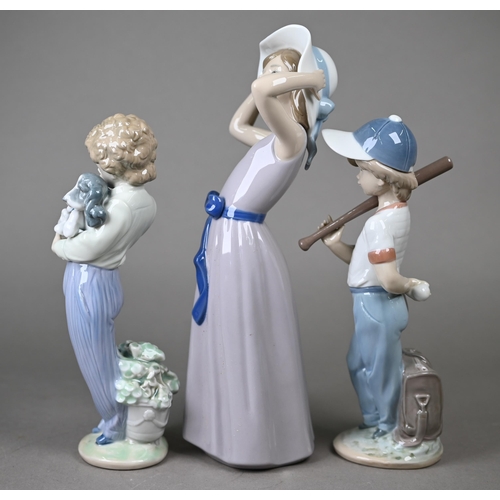 575 - Three boxed Lladro clowns - 'Littlest Clown' 5811, 'Tired Friend' 5812 and 'Having a Ball' 5813, to/... 