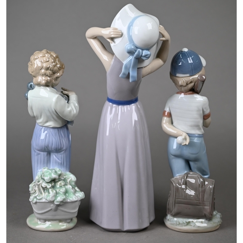 575 - Three boxed Lladro clowns - 'Littlest Clown' 5811, 'Tired Friend' 5812 and 'Having a Ball' 5813, to/... 