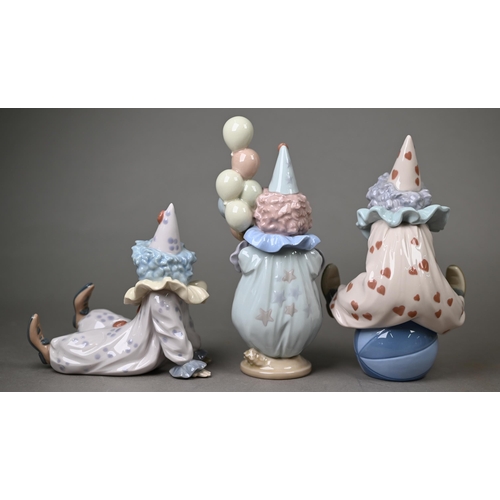 575 - Three boxed Lladro clowns - 'Littlest Clown' 5811, 'Tired Friend' 5812 and 'Having a Ball' 5813, to/... 