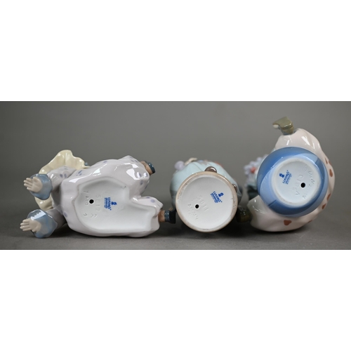 575 - Three boxed Lladro clowns - 'Littlest Clown' 5811, 'Tired Friend' 5812 and 'Having a Ball' 5813, to/... 