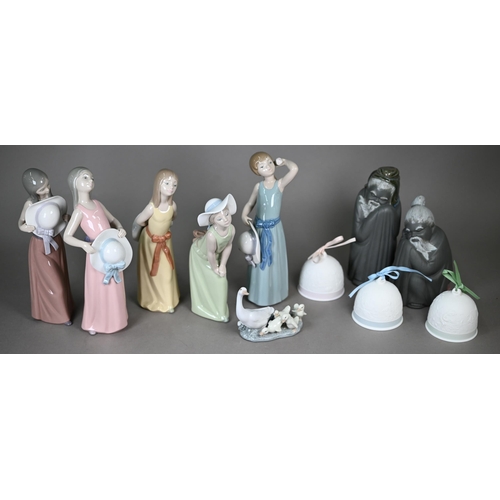 576 - Five unboxed Lladro figures of girls with hats, 13-15 cm, to/w a pair of Gres figures 'Tall' and 'Sh... 