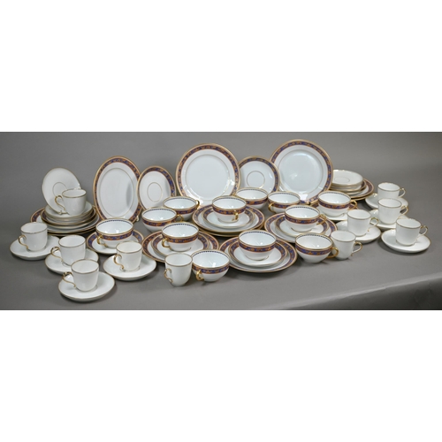 597 - A Richard-Ginori (Italy) 'Pittoria di Doccia' tea service with twelve each tea cups, saucers and pla... 