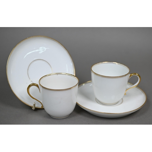 597 - A Richard-Ginori (Italy) 'Pittoria di Doccia' tea service with twelve each tea cups, saucers and pla... 