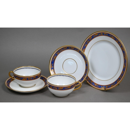 597 - A Richard-Ginori (Italy) 'Pittoria di Doccia' tea service with twelve each tea cups, saucers and pla... 