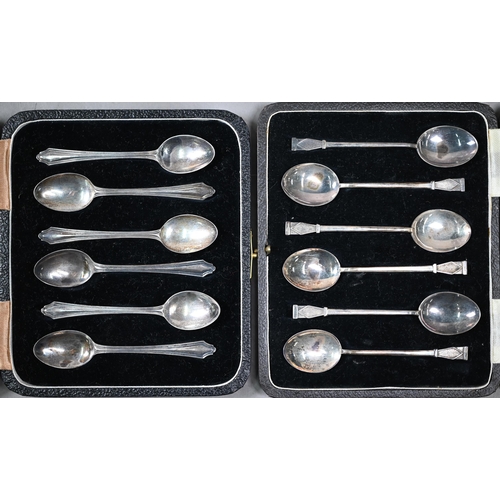 69 - A cased set of heavy quality 1972 Royal Silver Wedding commemorative silver teaspoons, Ernest Pobjoy... 