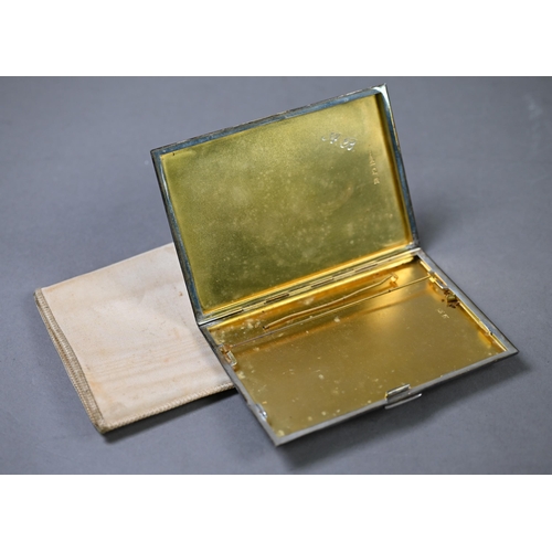 78 - A heavy quality engine-turned cigarette case, W.H. Manton Ltd, Birmingham 1957, 6oz, c/w chamois-lin... 