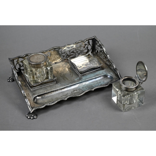 79 - A Sheraton Revival silver inkstand with pierced three-quarter gallery, pen-trough and paw feet, fitt... 