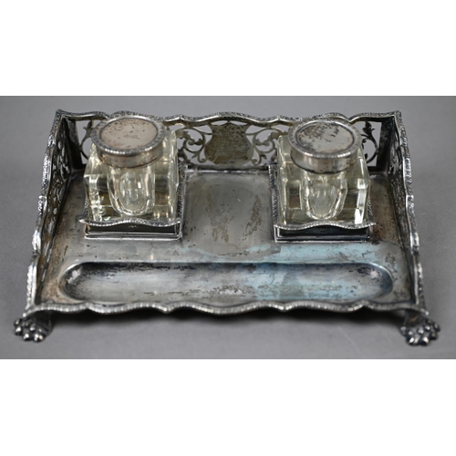 79 - A Sheraton Revival silver inkstand with pierced three-quarter gallery, pen-trough and paw feet, fitt... 