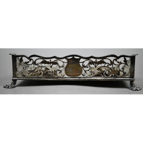 79 - A Sheraton Revival silver inkstand with pierced three-quarter gallery, pen-trough and paw feet, fitt... 