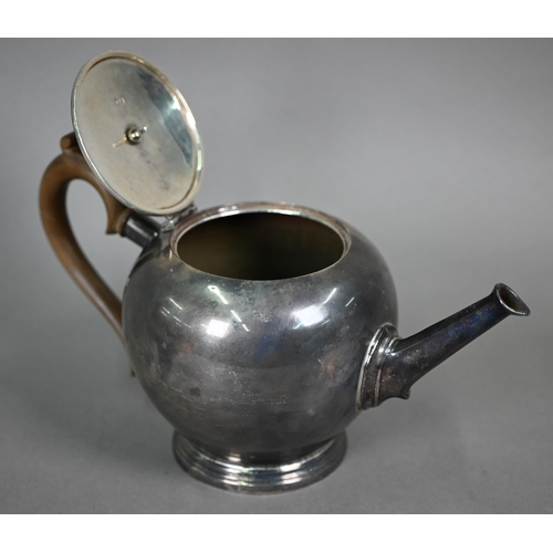 80 - A heavy quality silver bullet-shaped tea pot on the 18th Century manner, with wooden finial and scro... 