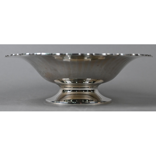 87 - An Art Deco silver dish with radiating shallow flutes and moulded rim, on raised foot, Selfridge &am... 