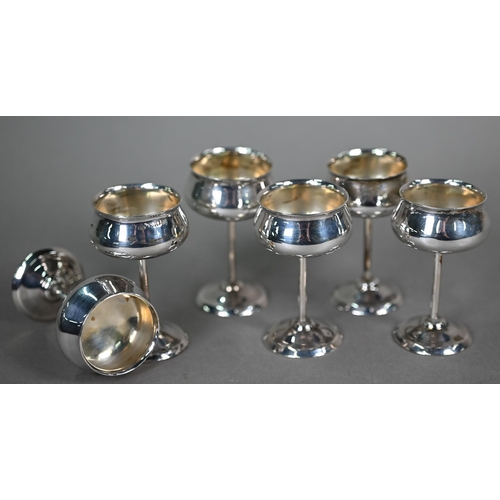 92 - An Edwardian cased set of six silver liqueur goblets, Charles Edwards, London 1907, 7.2cm high to/w ... 