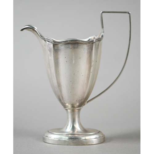 95 - An Edwardian Sheraton Revival silver urn-shaped cream jug on stemmed oval foot with reeded handle, M... 