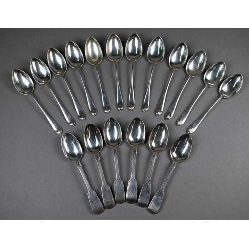 98 - An Edwardian set of twelve silver teaspoons, William Gallimore & Sons, Sheffield 1907, to/w a se... 