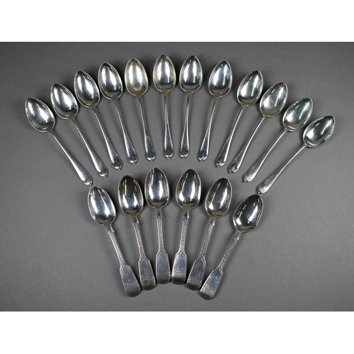 98 - An Edwardian set of twelve silver teaspoons, William Gallimore & Sons, Sheffield 1907, to/w a se... 