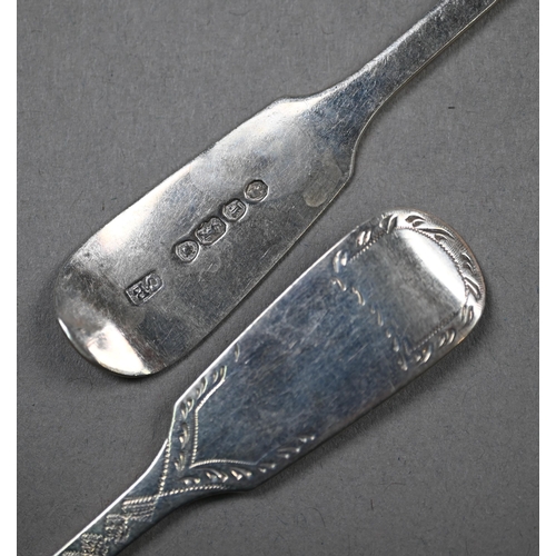 98 - An Edwardian set of twelve silver teaspoons, William Gallimore & Sons, Sheffield 1907, to/w a se... 