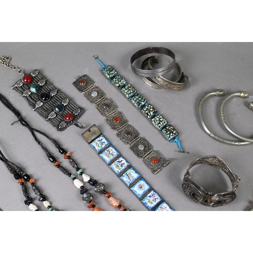 304 - A collection of white metal and other jewellery items including Maldivian coral and bead necklaces, ... 