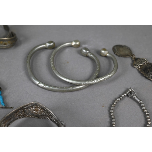 304 - A collection of white metal and other jewellery items including Maldivian coral and bead necklaces, ... 