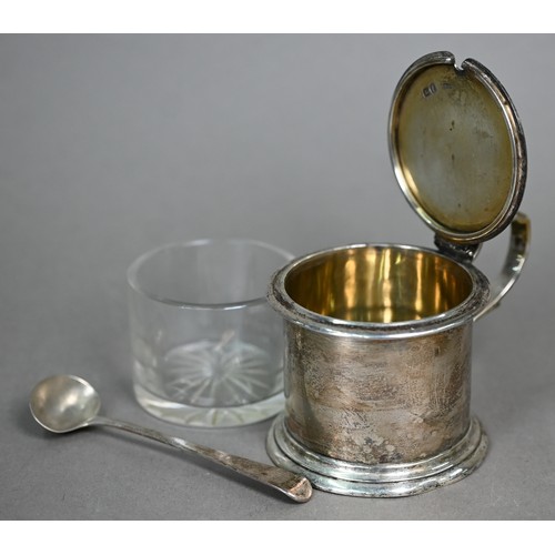 74 - A Victorian silver drum mustard with clear glass liner, Robert Hennell III, London 1861, to/w a Geor... 