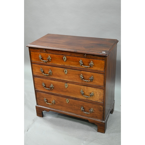 883 - A George III mahogany caddy top chest, with full width slide over four long graduated and cock-beade... 