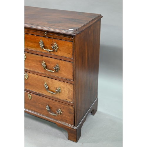 883 - A George III mahogany caddy top chest, with full width slide over four long graduated and cock-beade... 