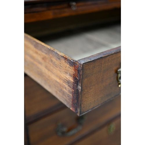 883 - A George III mahogany caddy top chest, with full width slide over four long graduated and cock-beade... 