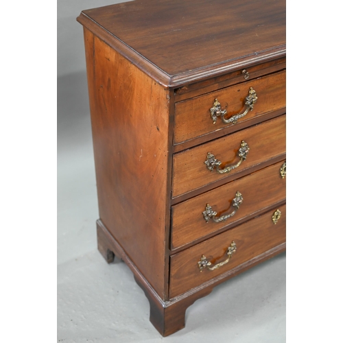 883 - A George III mahogany caddy top chest, with full width slide over four long graduated and cock-beade... 