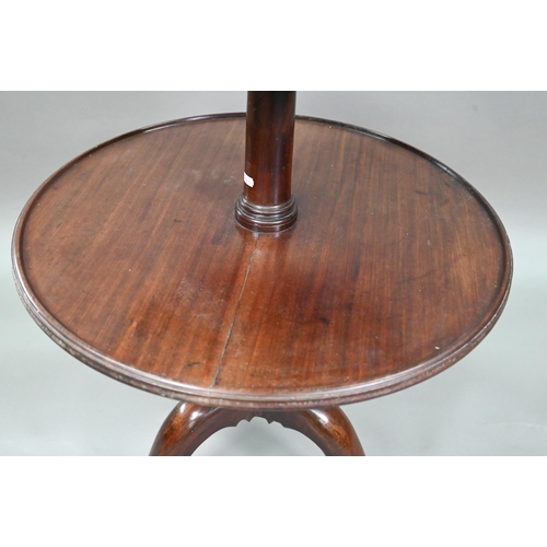 934 - A Victorian mahogany dumb waiter, the graduated three circular tiers raised on a tripod base to bras... 