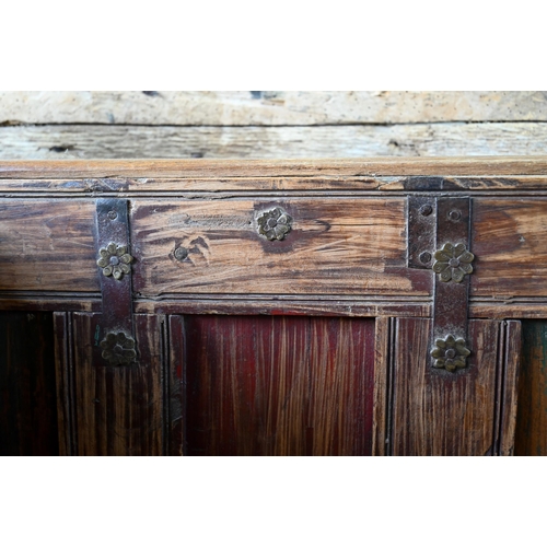 948 - An old Indian iron bound teak box seat settle/bench, the patinated surface finish including traces o... 