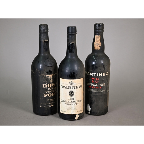 1151 - A bottle of Dows 1970 vintage port, to/w a Martinez MG & Co 1985 vintage port and a Warre's 1986... 