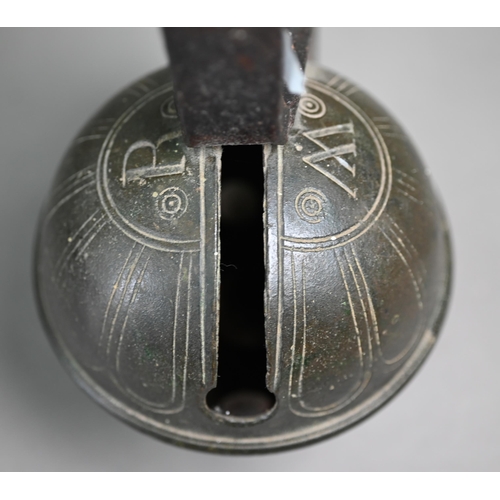 1184 - An 18th Century Robert Wells (Aldbourne Foundry, Wiltshire) Crotal bell, 10 cm diameter on wrought i... 