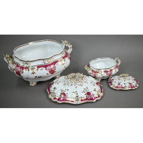 604 - An extensive set of early 19th century china dinnerware (possibly New Hall), decorated with puce, pi... 