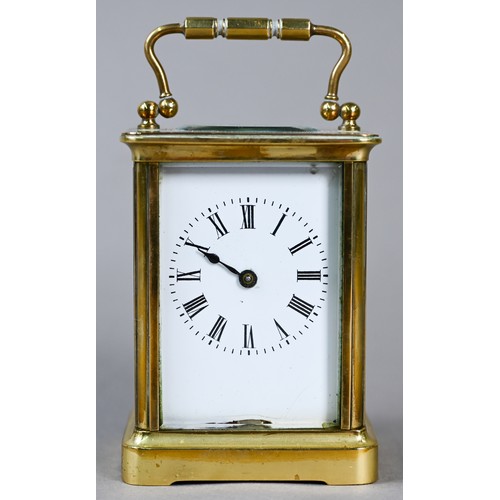 777 - A small French brass single drum 8-day carriage clock, with white enamelled dial with Roman numerals... 