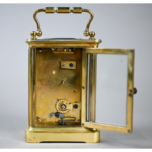 777 - A small French brass single drum 8-day carriage clock, with white enamelled dial with Roman numerals... 