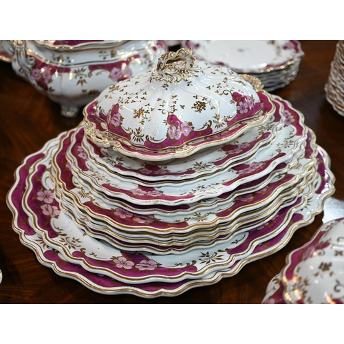 604 - An extensive set of early 19th century china dinnerware (possibly New Hall), decorated with puce, pi... 