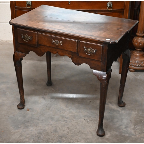 156 - A Georgian provincial oak lowboy with three drawers on pad-footed cabriole supports, 80 x 48 x 72 cm... 