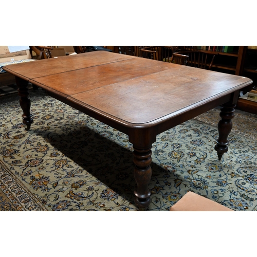 190 - An early Victorian mahogany draw leaf dining table, with single insert leaf, the top with moulded ed... 