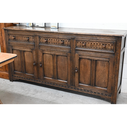 123 - An Old Charm style oak sideboard with three drawers over panelled cupboard doors,180 x 42 x 90 cm hi... 