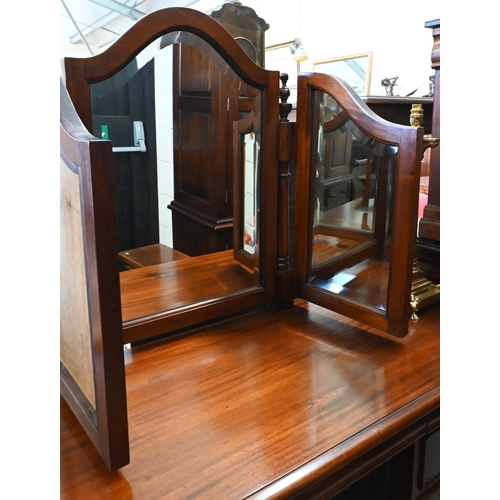 151 - A modern stained hardwood dressing table with bevelled triptych mirror and nine drawers, 150 cm wide... 