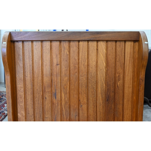 164 - A stained hardwood hall bench/settle with high slatted back 120 cm wide x 45 cm deep x 136 cm high