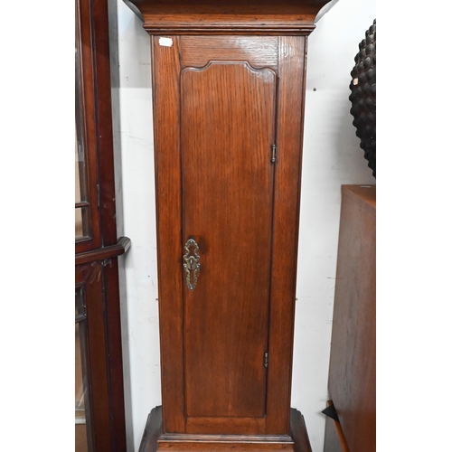 167 - Thomas Pinfold, Banbury - A 30 hour oak longcase clock with brass dial c/w weight, pendulum and case... 