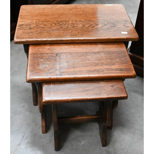 171 - A nest of three oak occasional tables, the largest 50 x 30 x 44 cm high