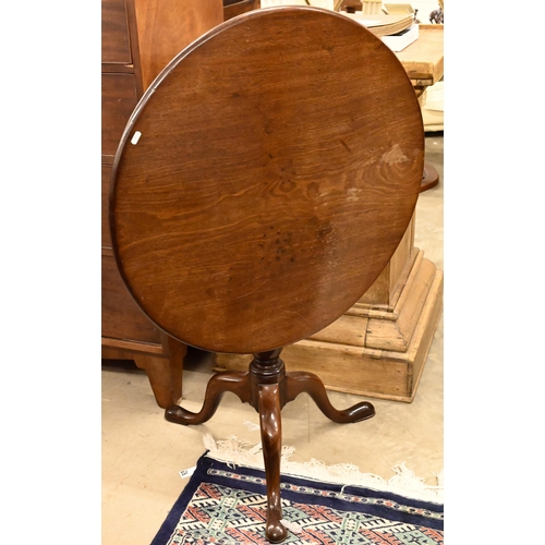 199 - A George III mahogany circular tilt-top table on 'birdcage' four pillar mount with turned column and... 