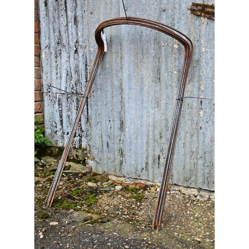 37 - Ten weathered steel bowed garden plant supports, 100 cm w x 60 cm h