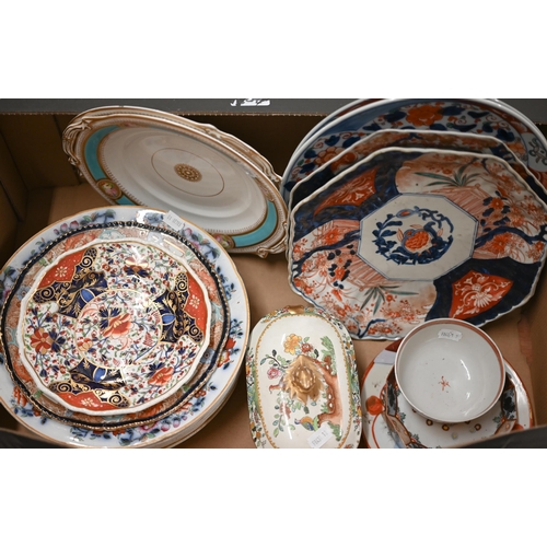 422 - An early 19th century Cantonese bowl, 11 cm diam to/w two pairs of Japanese Imari plates, Bloor Derb... 